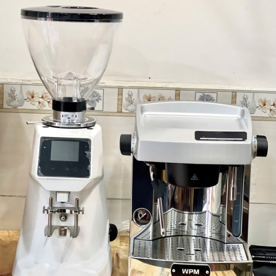 Máy xay tự động  AMALFI A80 (WHITE or BLACK) 