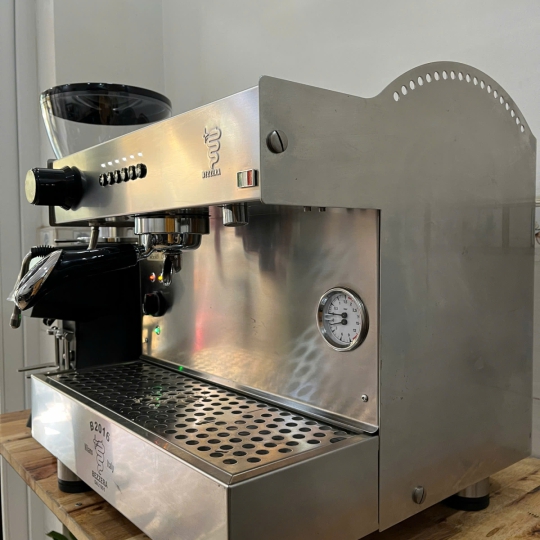 Máy pha cà phê  Bezzera B2016 DE 1 Group. 